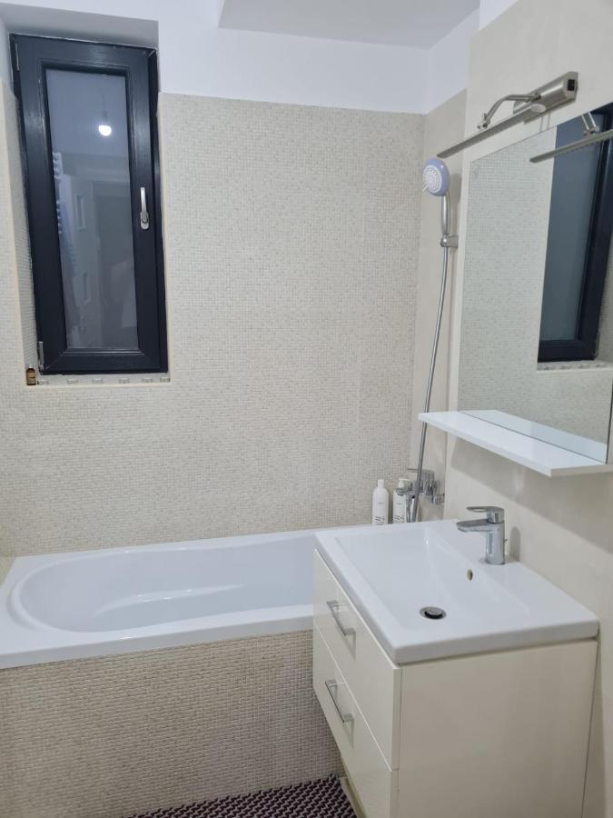 Deluxe 2 Bedroom Apartment With Balcony And Private Parking Bragadiru Eksteriør bilde